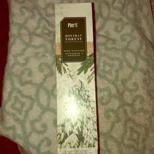 Pier one holiday reed diffuser